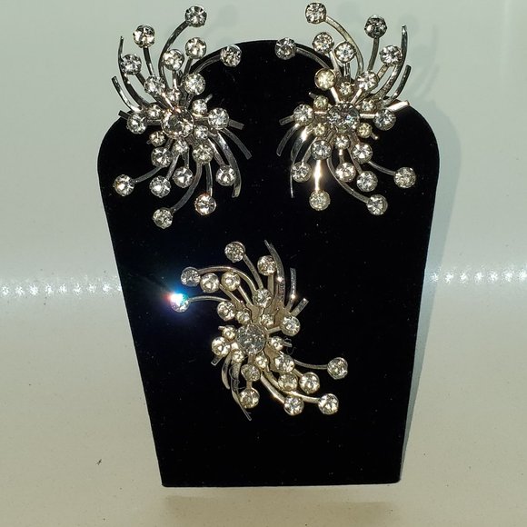 UNKNOWN Jewelry - TRUE VINTAGE CLEAR STONE SET OF EARRINGS AND PIN